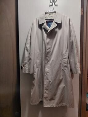 Vintage Thames beige or khaki trench coat